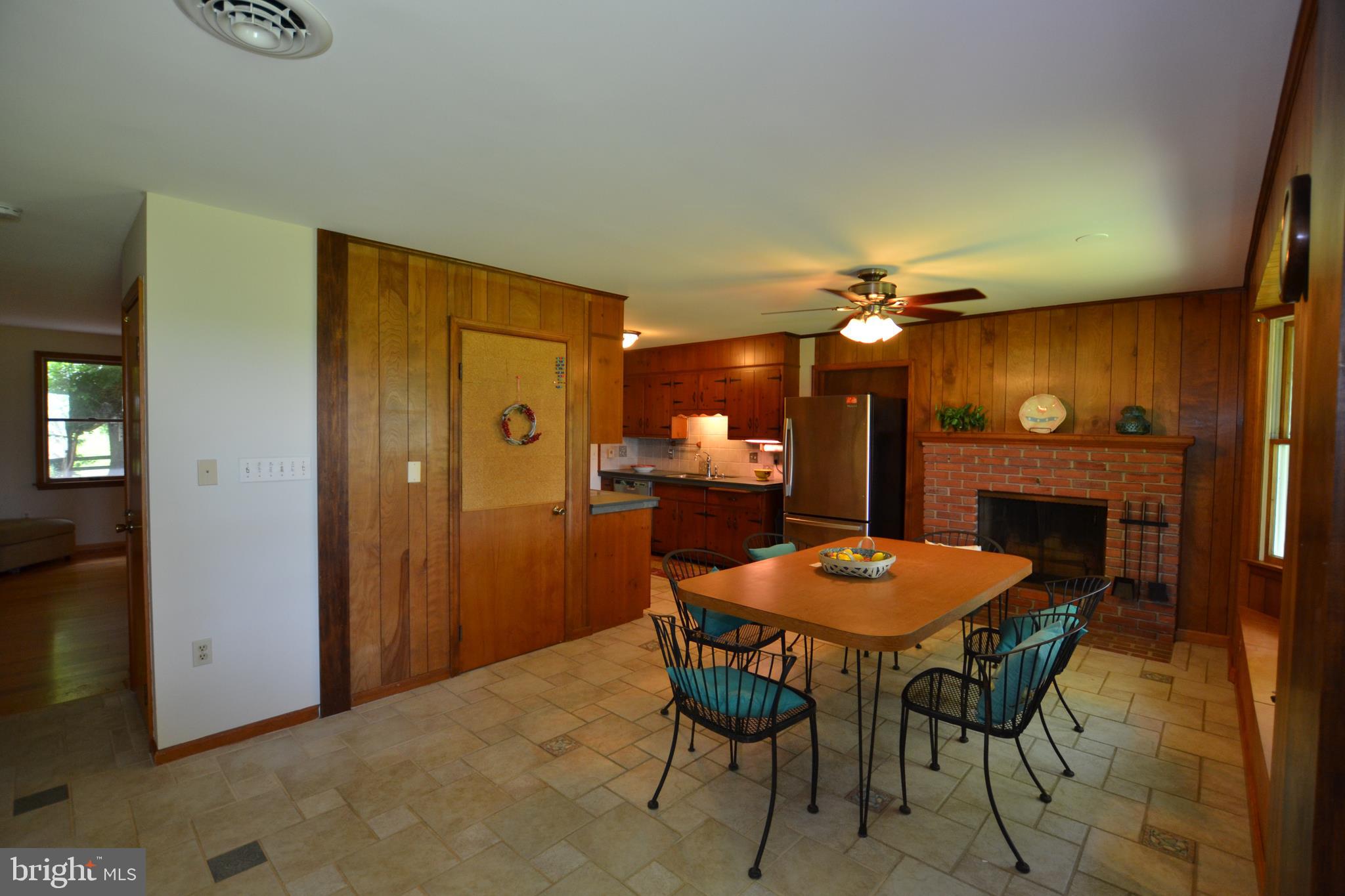 24403 Hipsley Mill Road Gaithersburg, MD 20882 - Photo 17 of 43 Awesome Kitchen