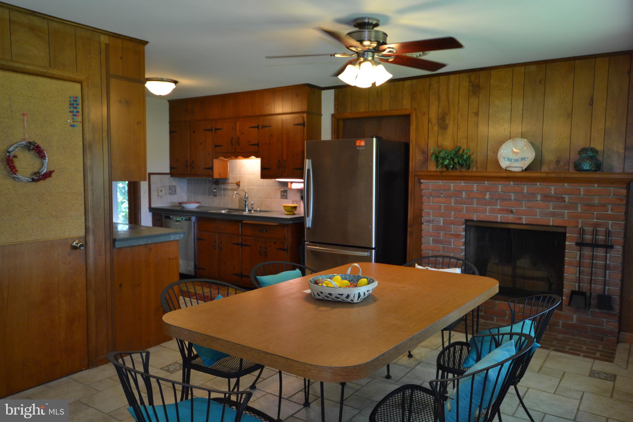 24403 Hipsley Mill Road Gaithersburg, MD 20882 - Photo 20 of 43 Kitchen