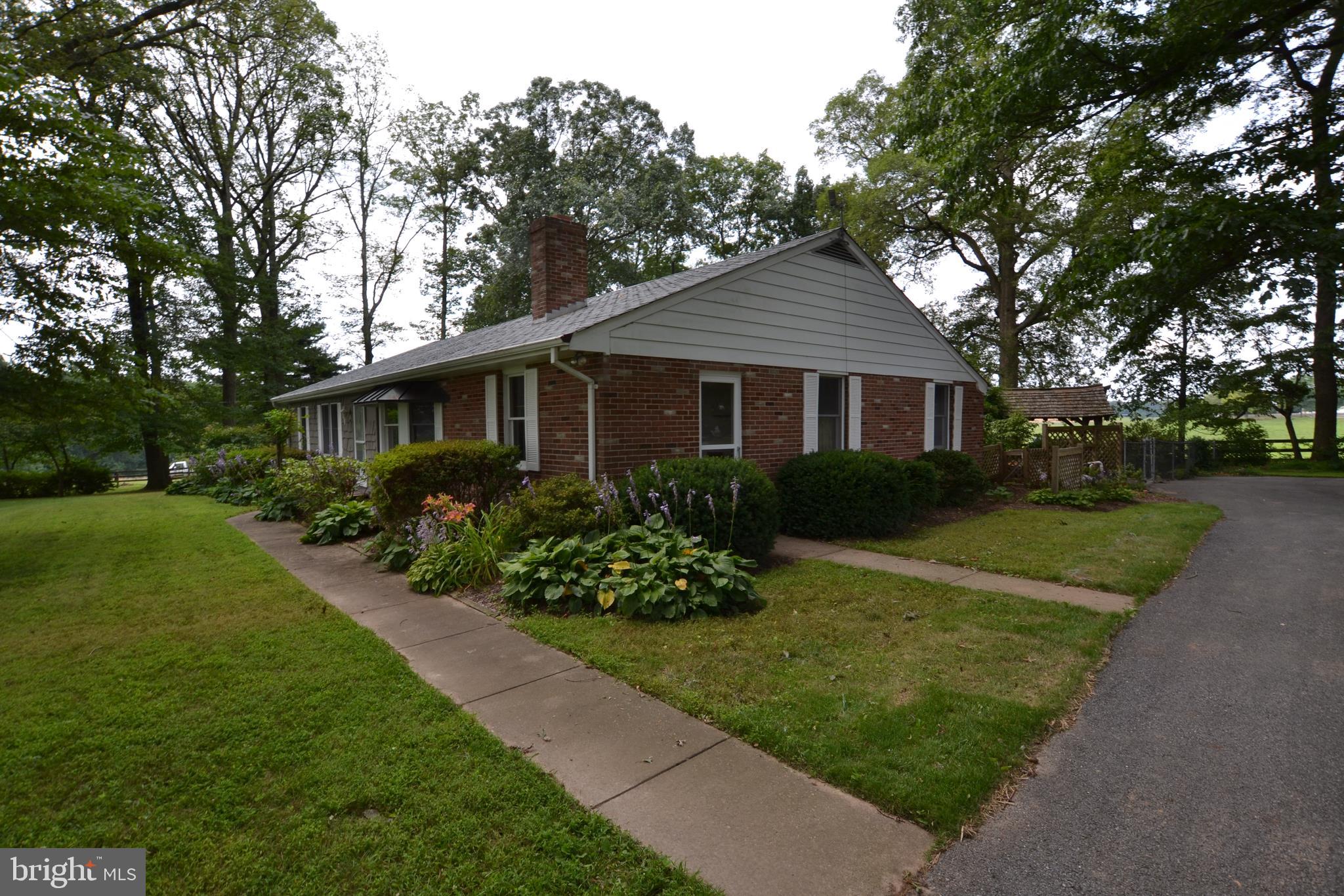 24403 Hipsley Mill Road Gaithersburg, MD 20882 - Photo 3 of 43 Exferior side