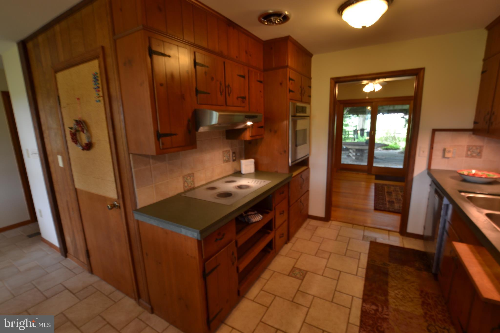 24403 Hipsley Mill Road Gaithersburg, MD 20882 - Photo 22 of 43 Kitchen