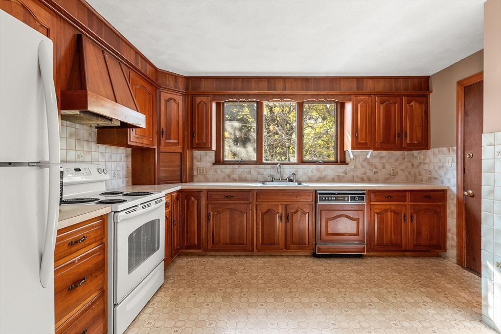 22-24 Burpee Road Swampscott, MA 01907 - Photo 27 of 38 Gallery Image 27