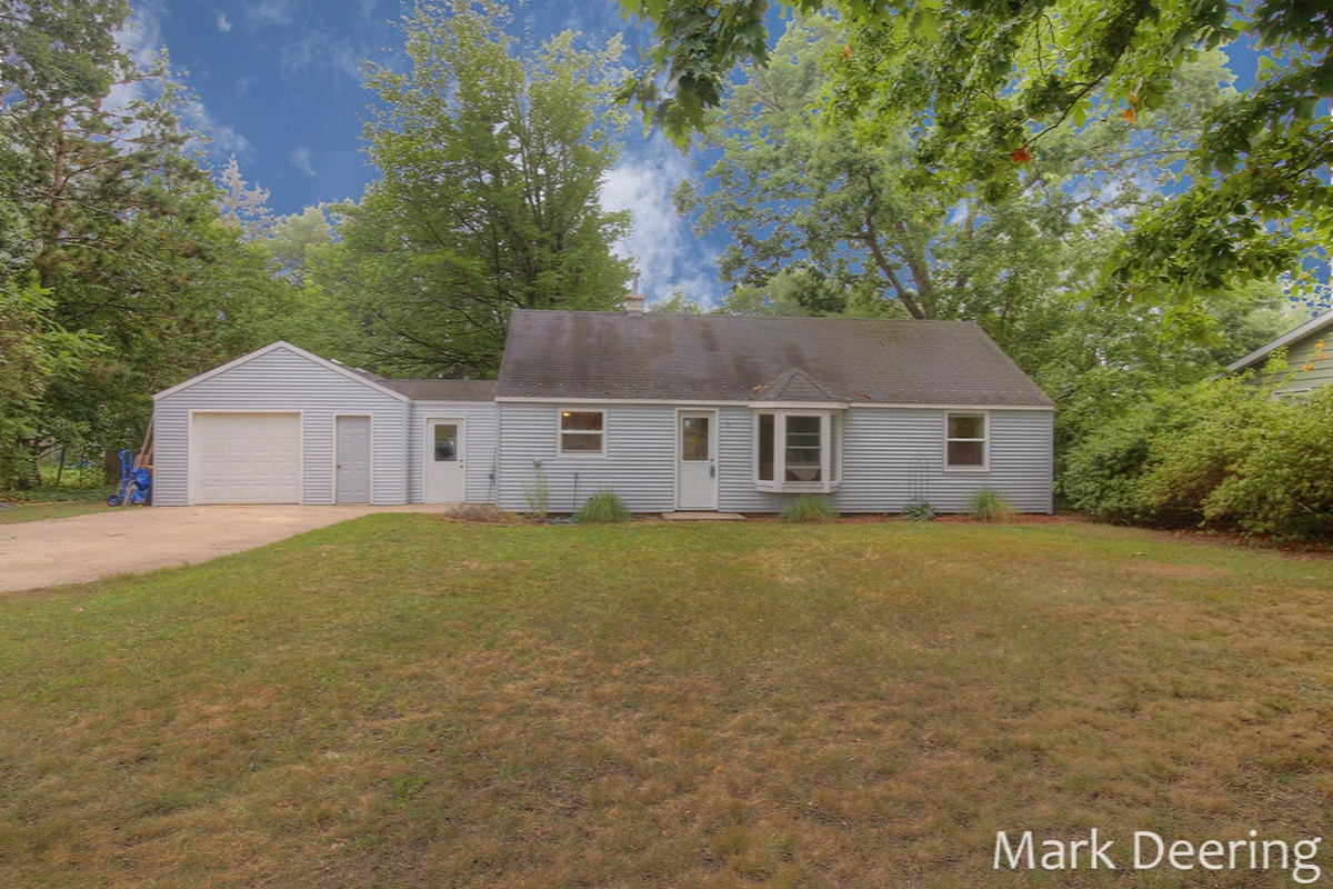 1402 Bauer Road Jenison, MI 49428 - Photo 1 of 20 IMG_6686