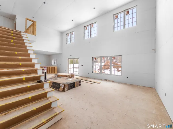 a view of livingroom with furniture and ceiling fan