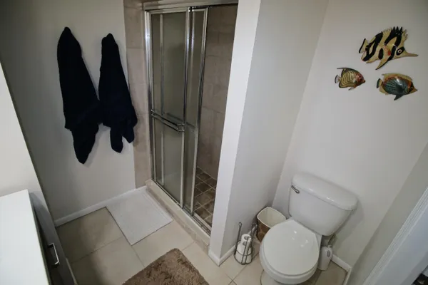 a bathroom with a toilet and a shower