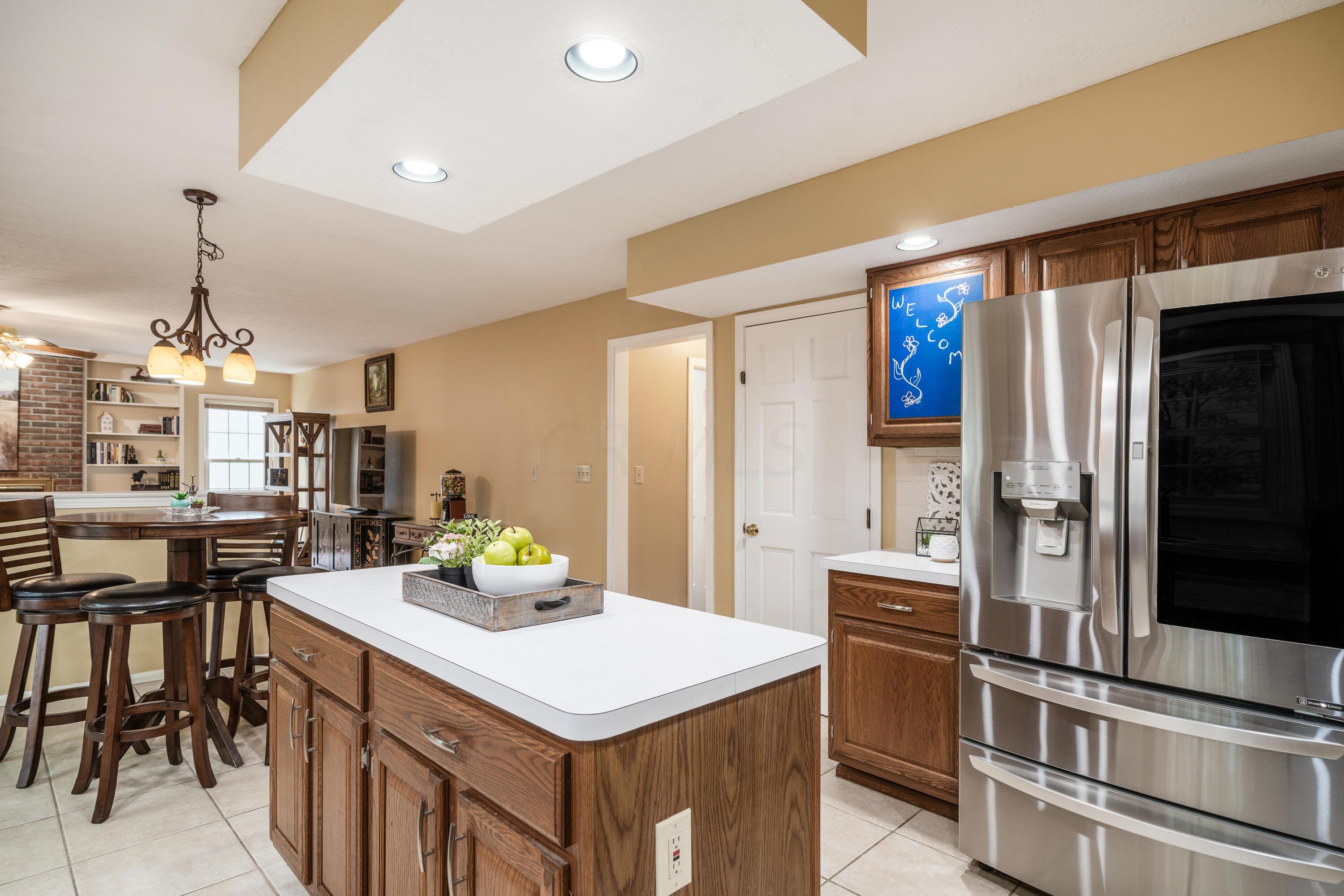 1019 Riva Ridge Boulevard Columbus, OH 43230 - Photo 12 of 38 Kitchen