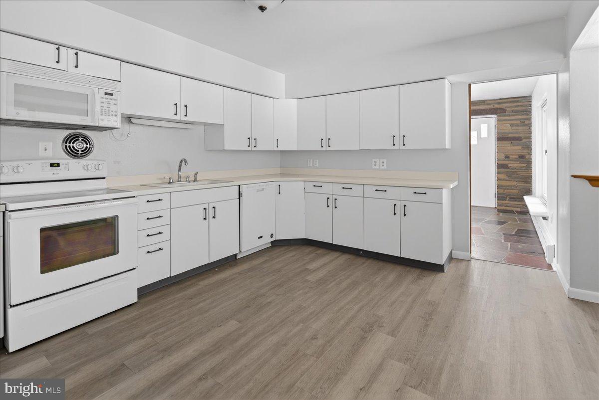 2627 Pennington Road Pennington, NJ 08534 - Photo 11 of 45