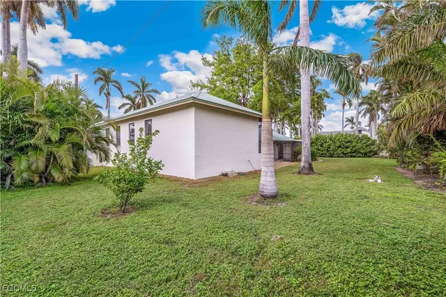 $895,000 | 3209 West Riverside Drive, Fort Myers, FL 33901