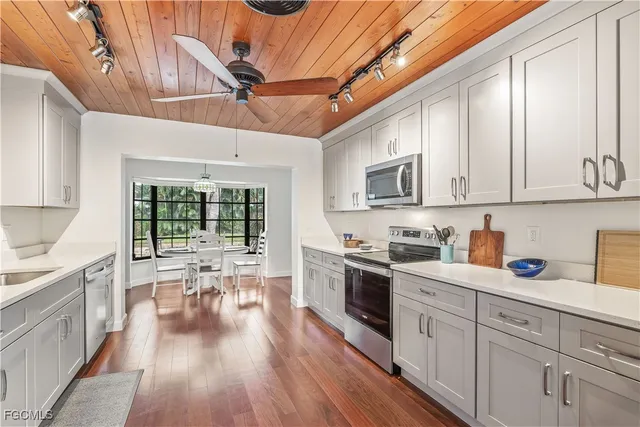 $895,000 | 3209 West Riverside Drive, Fort Myers, FL 33901