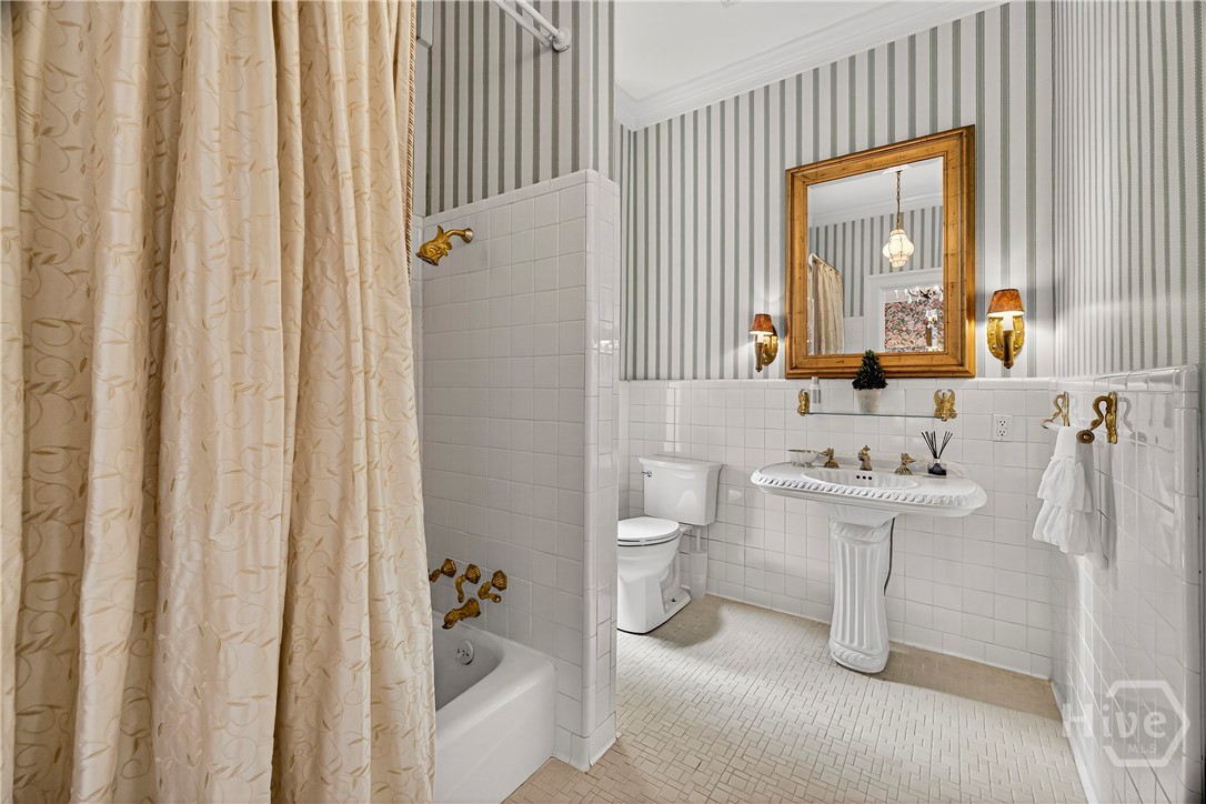 203 West Charlton Street Savannah, GA 31401 - Photo 27 of 48