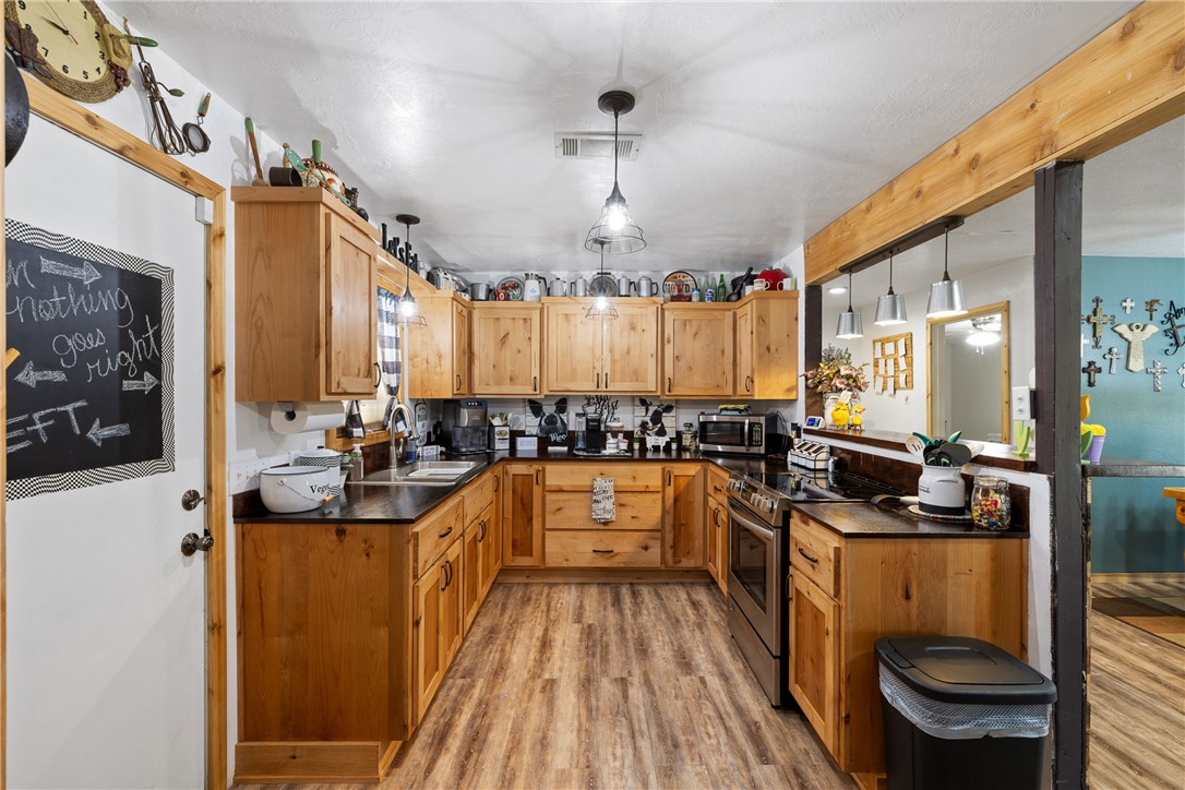 302 Dan Drive Somerville, TX 77879 - Photo 7 of 20 a kitchen with stainless steel appliances a sink stove and refrigerator