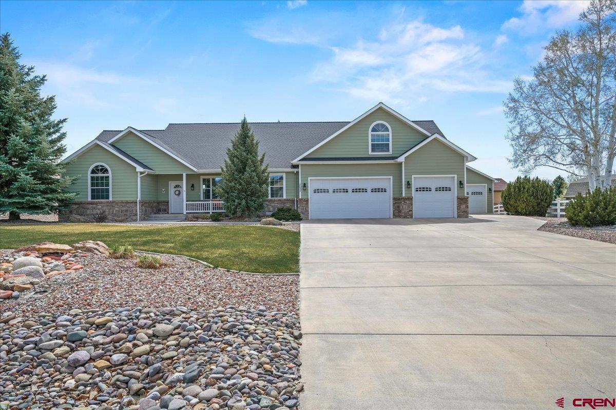 2033 Constitution Loop Montrose, CO 81401 - Photo 2 of 41