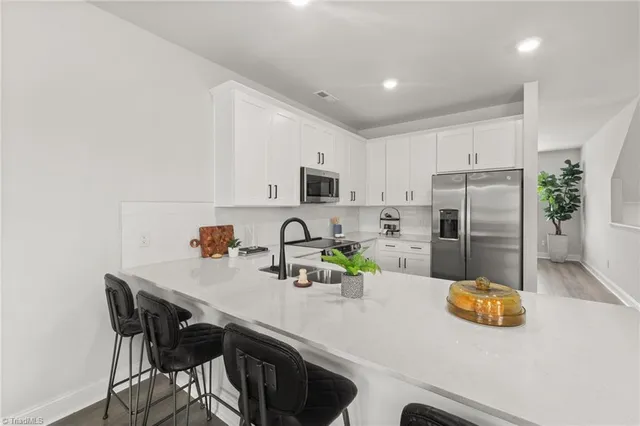 $2,601 | 1729 University Drive, Unit D1, Burlington, NC 27215