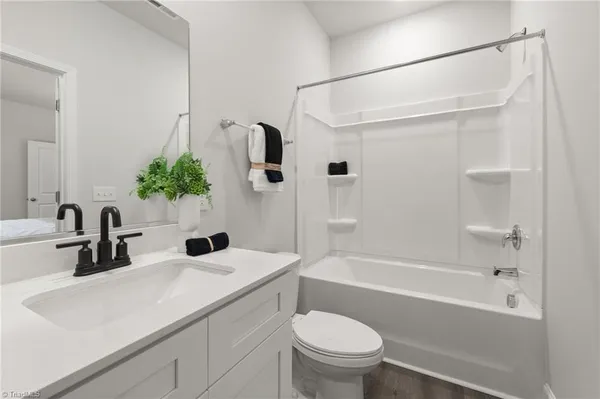 $2,765 | 1729 University Drive, Unit D1, Burlington, NC 27215