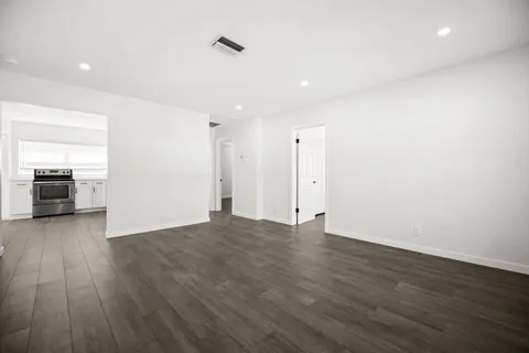 $499,995 | 5240 Northeast 3rd Ter., Oakland Park, FL 33334