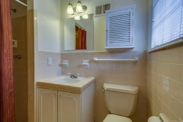 511 Colice Jeanne Road Nashville, TN 37221 - Photo 11 of 20 Convenient bath to bedroom one upstairs