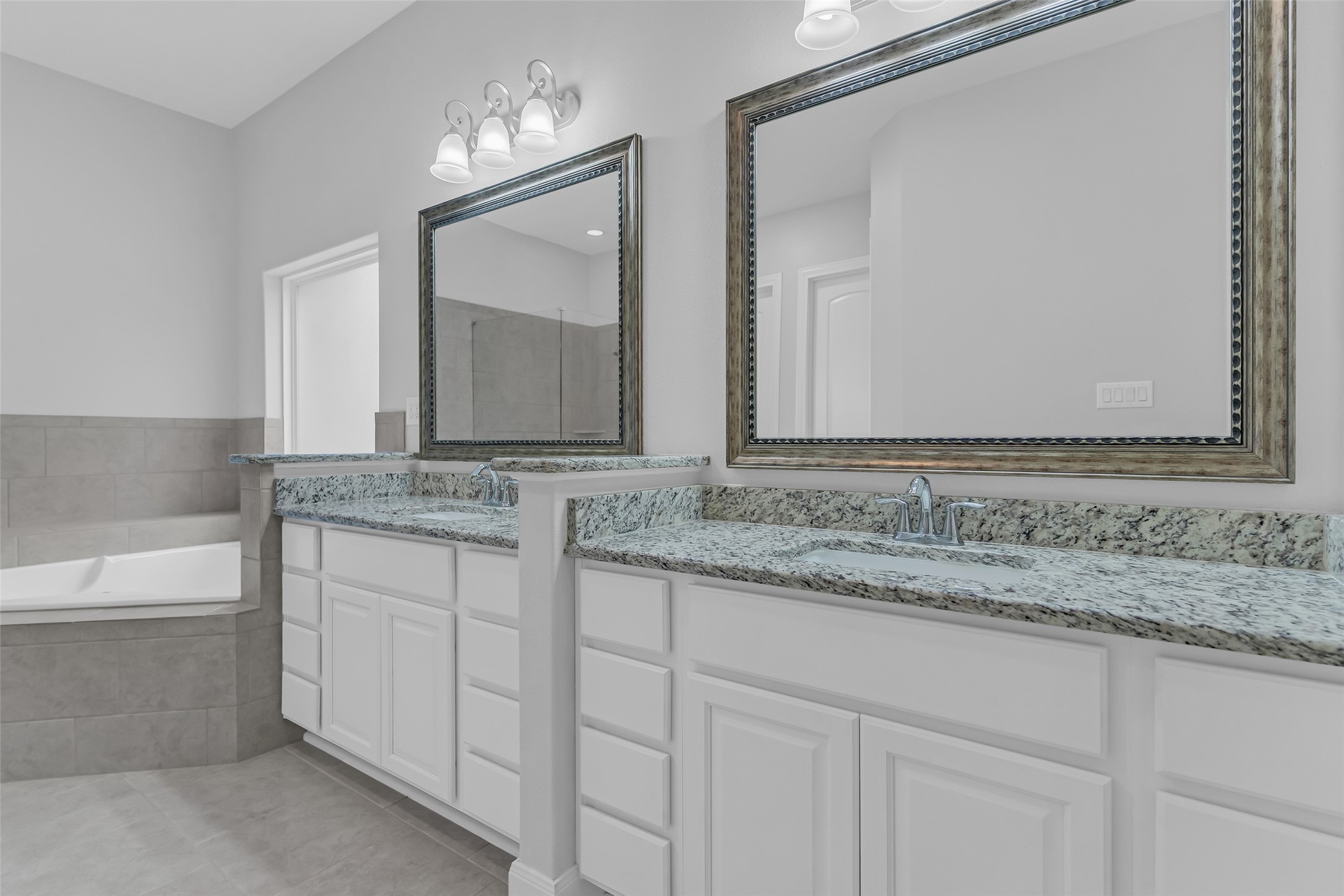 232 Magnolia Reserve Loop Magnolia, TX 77354 - Photo 20 of 45 Primary Bath