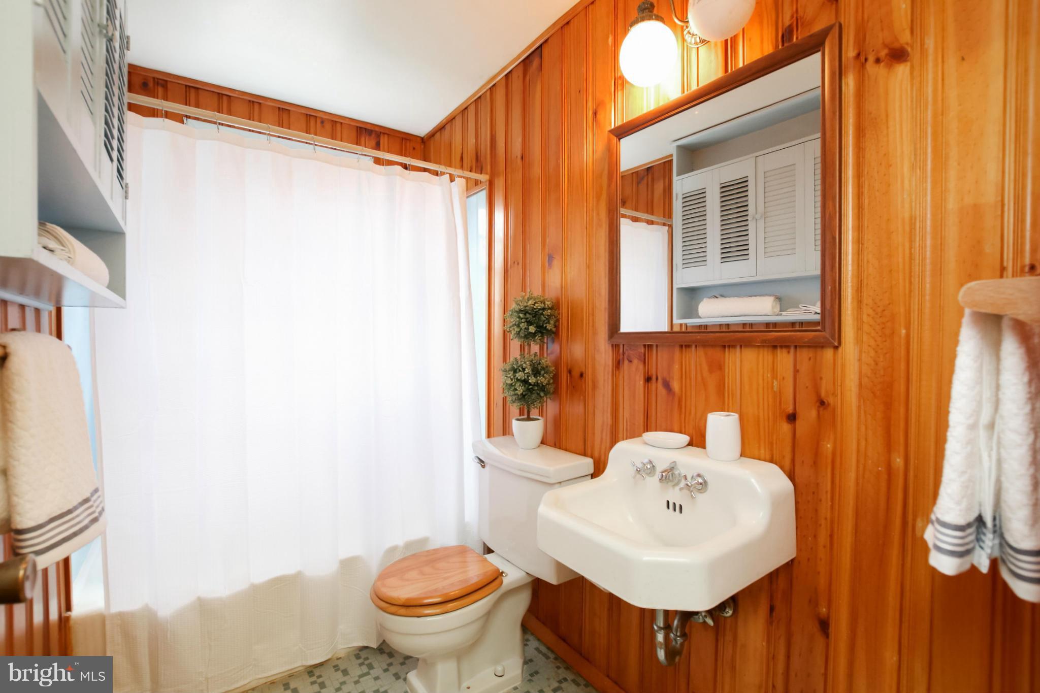 6631 Loch Hill Road Baltimore, MD 21239 - Photo 24 of 30 Upstairs full bath