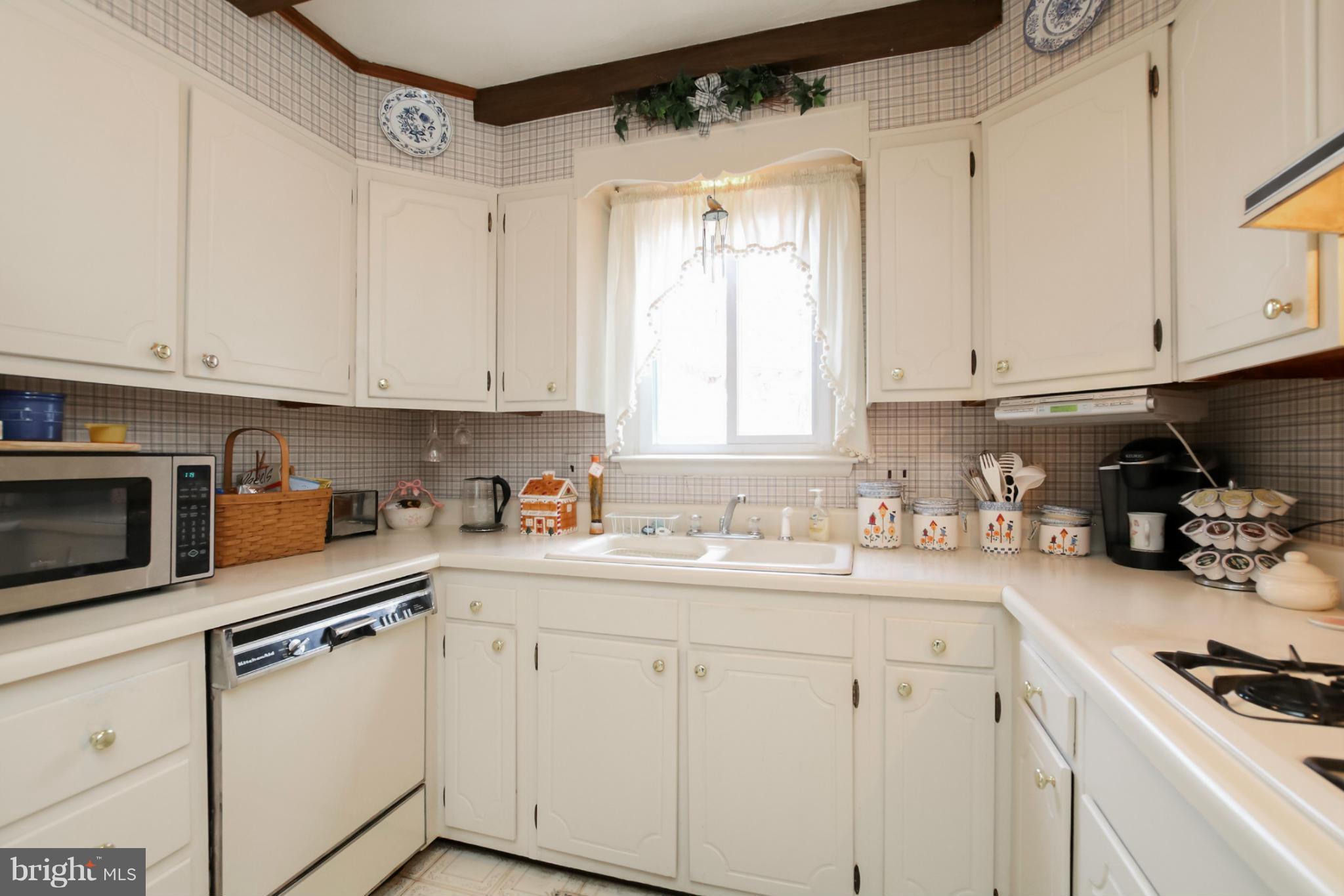 6631 Loch Hill Road Baltimore, MD 21239 - Photo 10 of 30 Kitchen