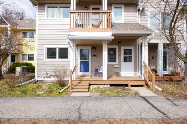 $325,000 | 424 Little Lake Drive, Unit 26, Ann Arbor, MI 48103