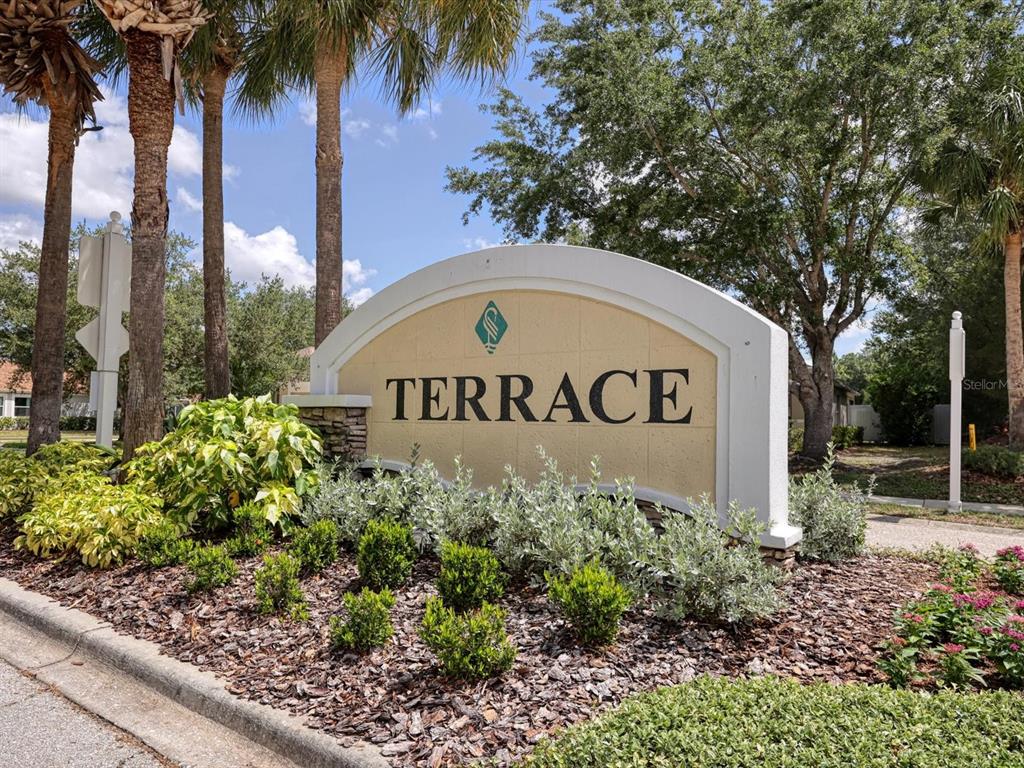 6258 Blue Runner Court Lakewood Ranch, FL 34202 - Photo 2 of 23