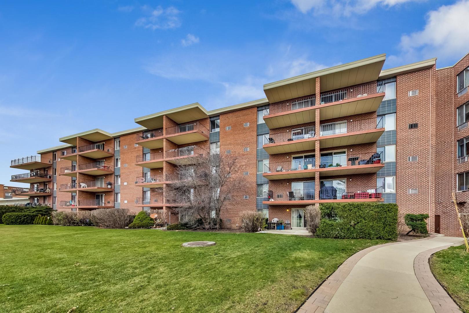 16 East Old Willow Road, Unit 414S Prospect Heights, IL 60070 - Photo 2 of 32