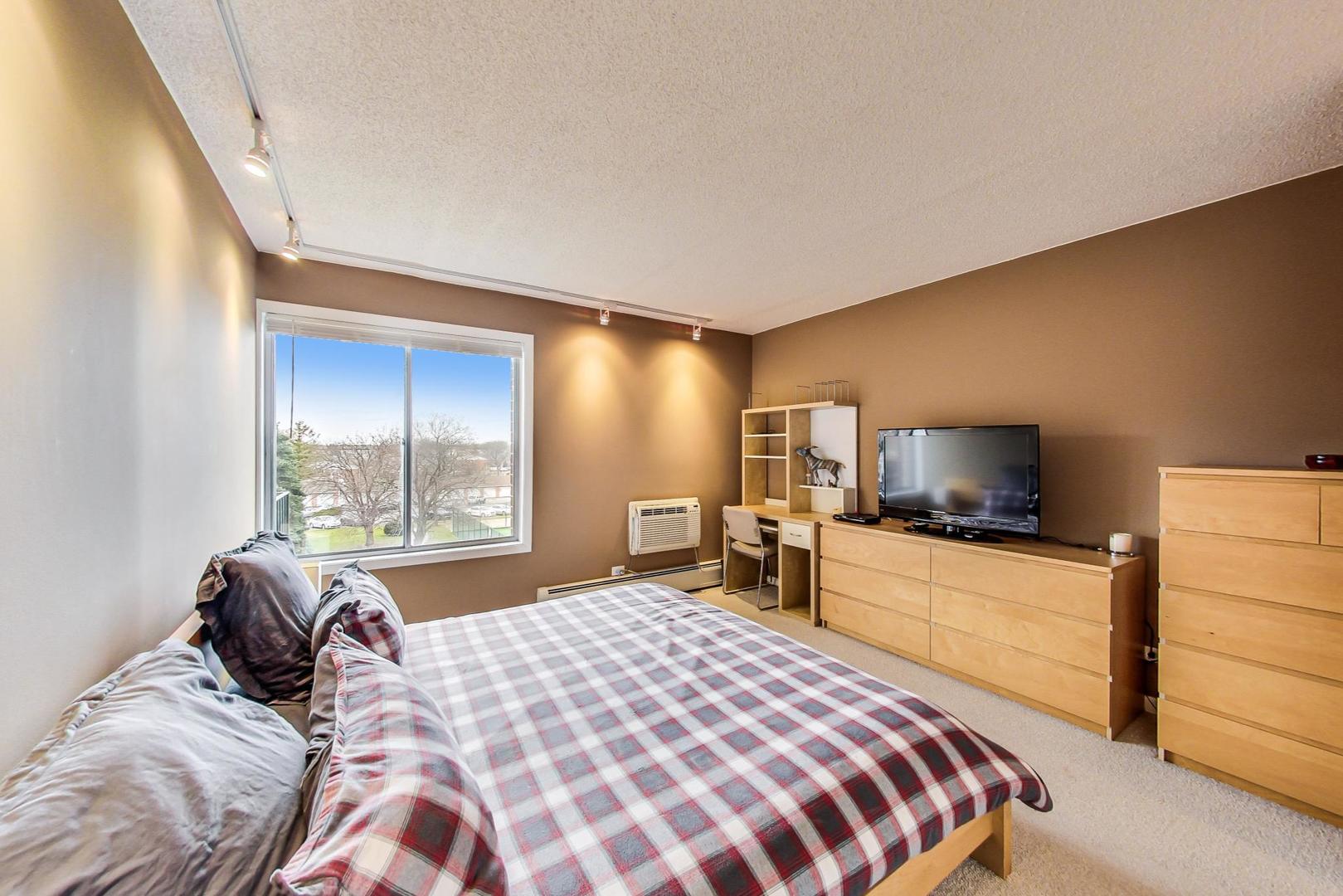 16 East Old Willow Road, Unit 414S Prospect Heights, IL 60070 - Photo 20 of 32