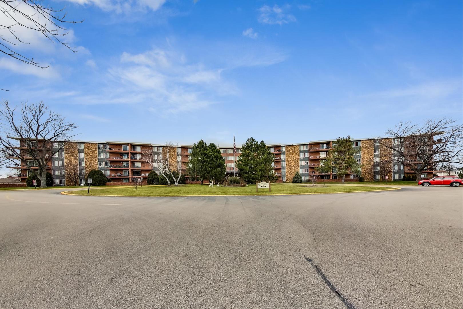 16 East Old Willow Road, Unit 414S Prospect Heights, IL 60070 - Photo 3 of 32