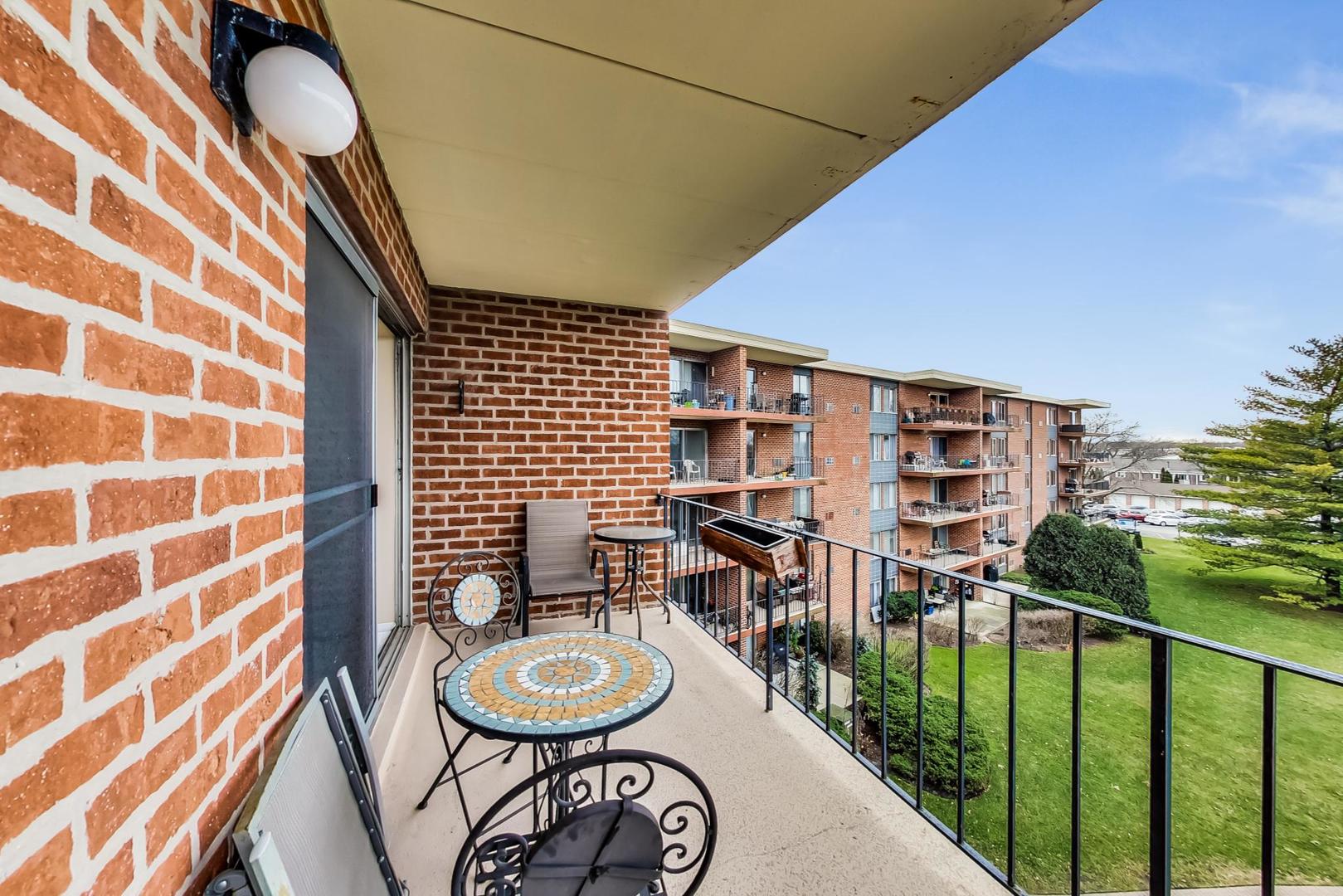 16 East Old Willow Road, Unit 414S Prospect Heights, IL 60070 - Photo 23 of 32