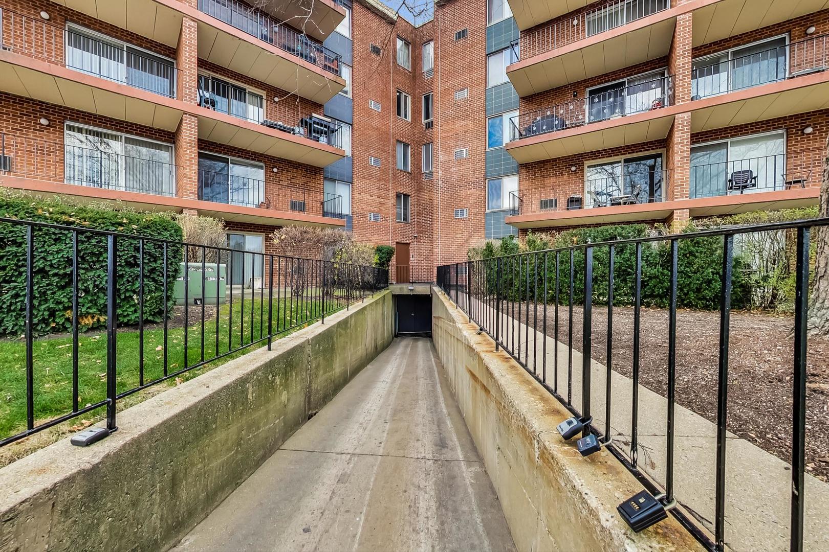 16 East Old Willow Road, Unit 414S Prospect Heights, IL 60070 - Photo 29 of 32