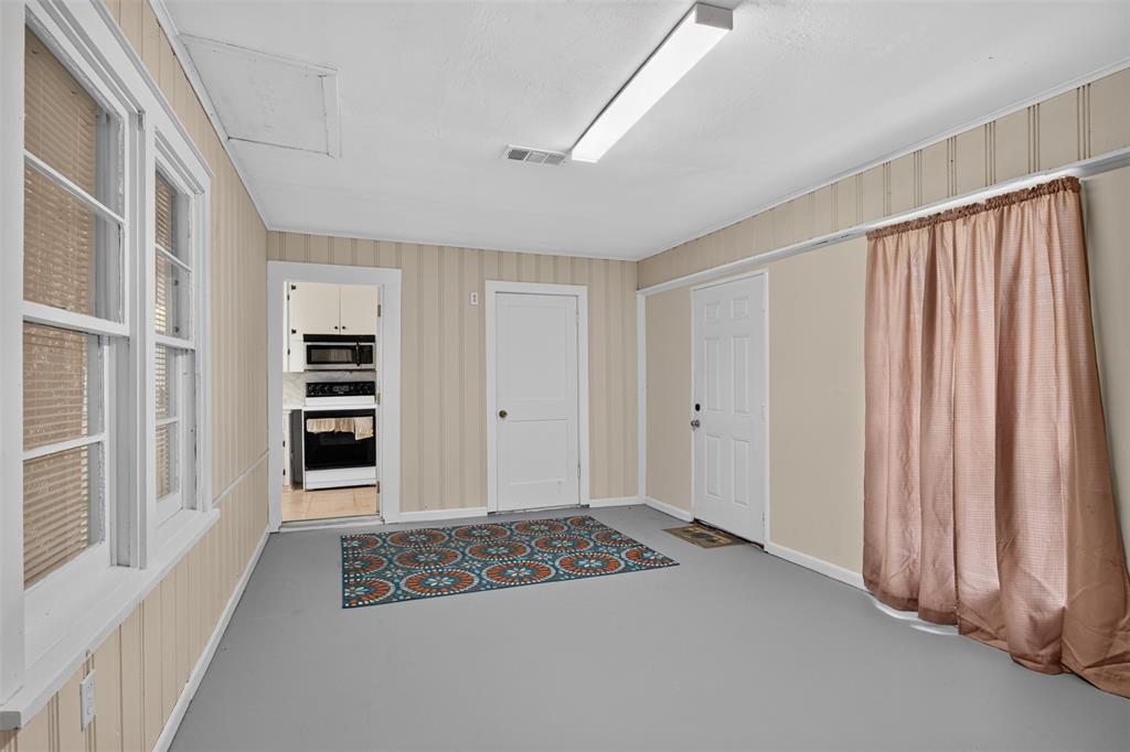 305 8th Street Northeast Springhill, LA 71075 - Photo 12 of 22