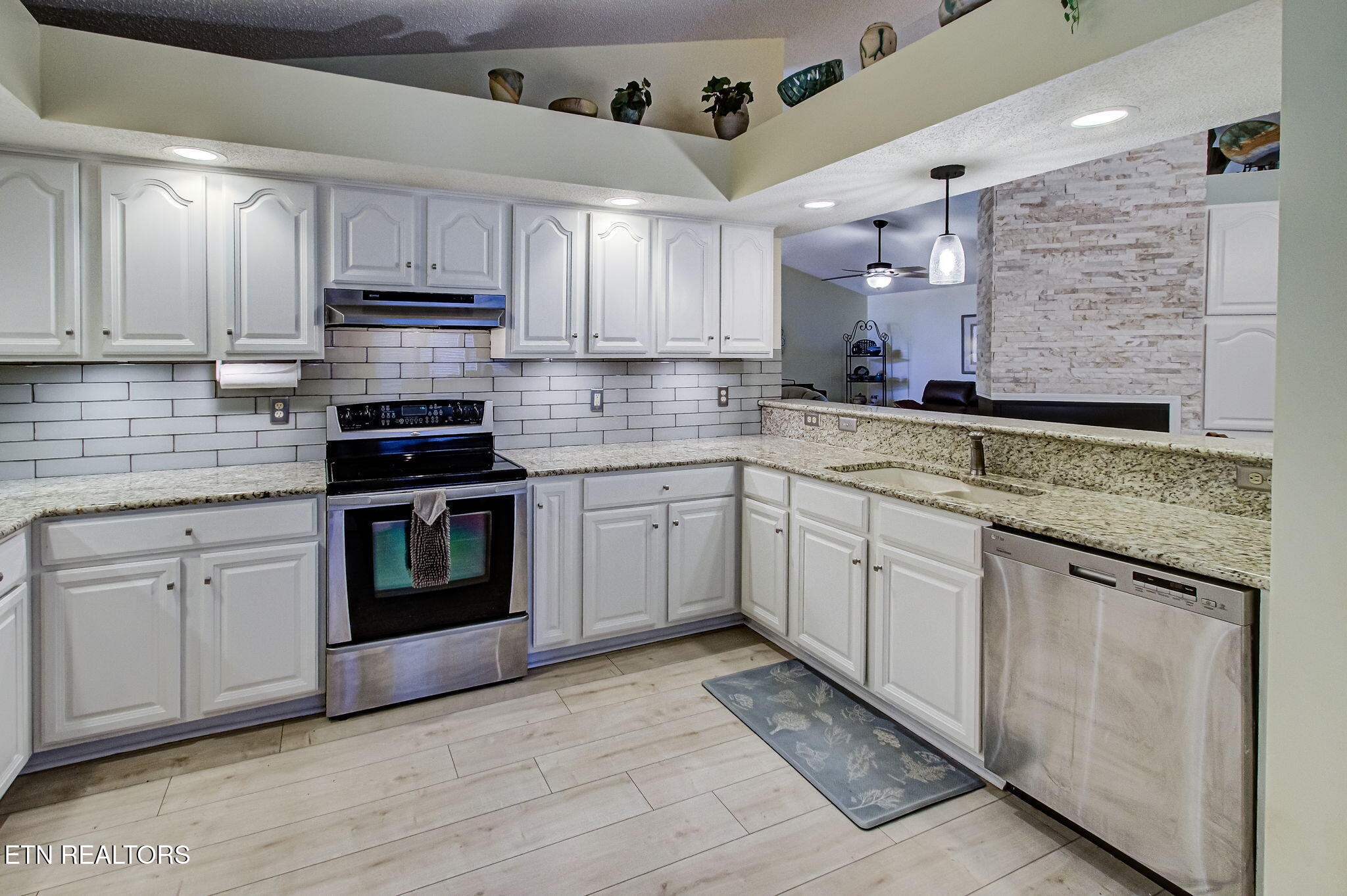 522 Tanasi Circle Loudon, TN 37774 - Photo 12 of 41 IMG_3028