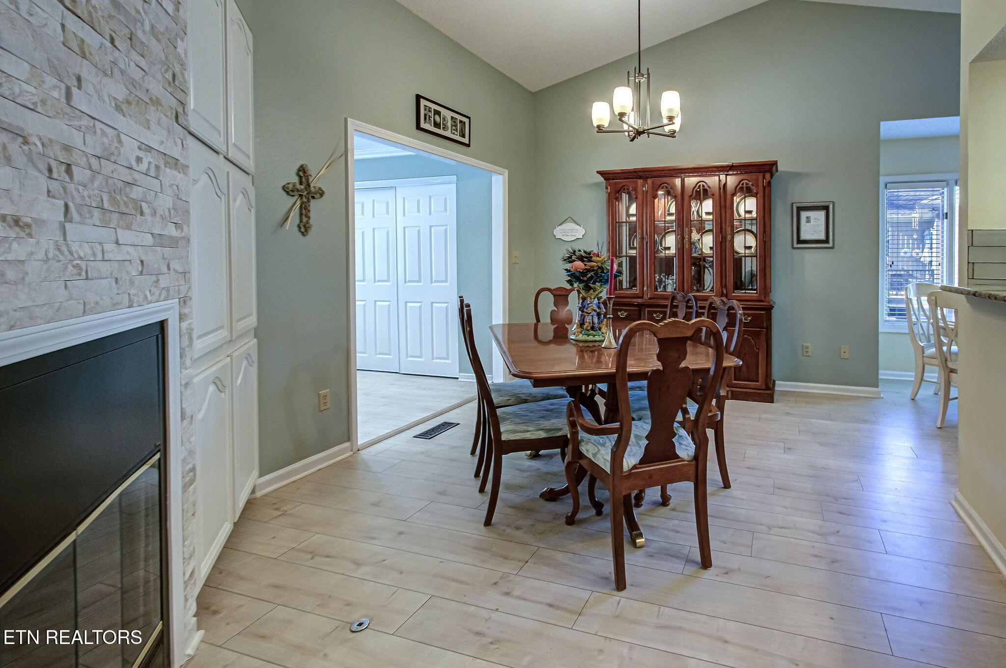 522 Tanasi Circle Loudon, TN 37774 - Photo 9 of 41 IMG_3013