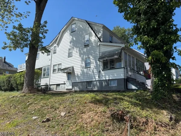 a view of a house with a yard