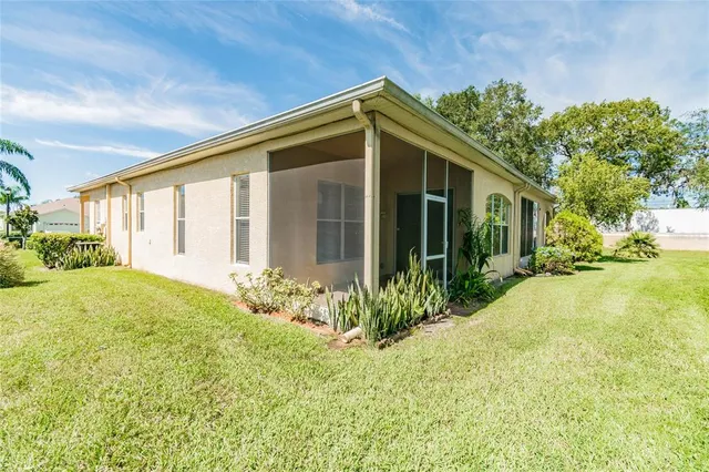 a view of a house with backyard and garden