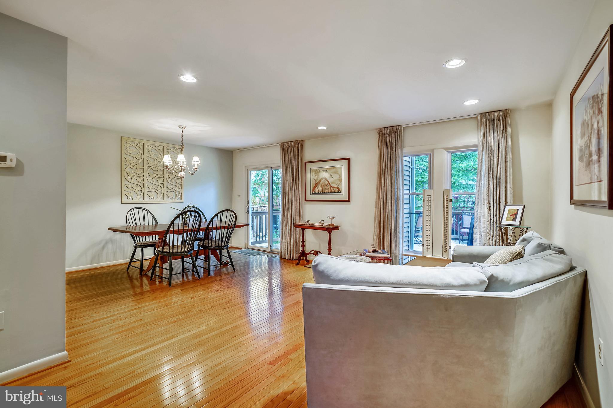 6939 Copper Bend Lane Baltimore, MD 21209 - Photo 13 of 35 Living room