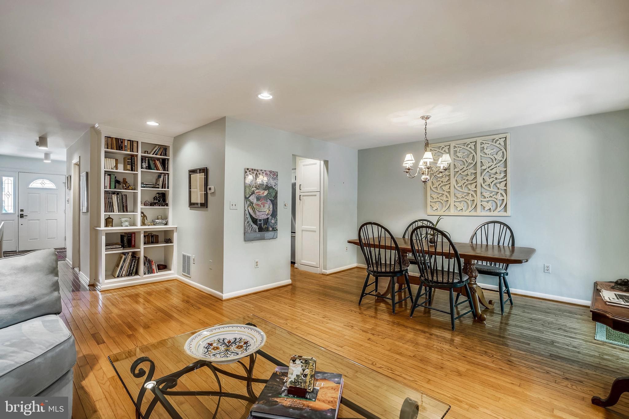 6939 Copper Bend Lane Baltimore, MD 21209 - Photo 14 of 35 Living room