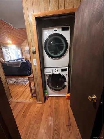 a view of a house with washer and dryer