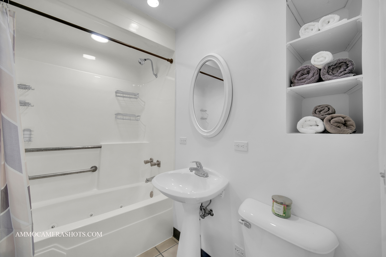 25W375 Plank Road Naperville, IL 60563 - Photo 27 of 47 a bathroom with a sink a toilet and a bathtub