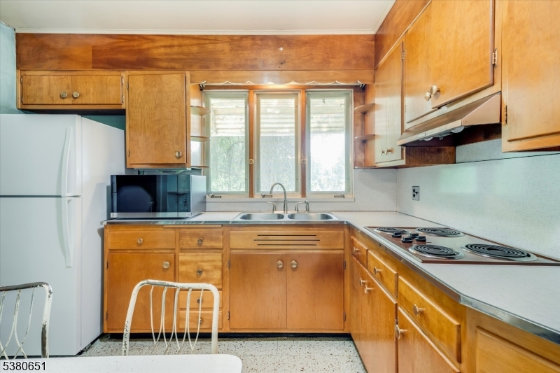 596 Meadow Road Bridgewater, NJ 08807 - Photo 9 of 28