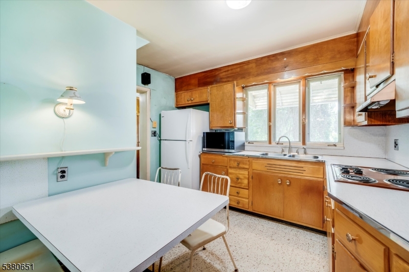 596 Meadow Road Bridgewater, NJ 08807 - Photo 10 of 28