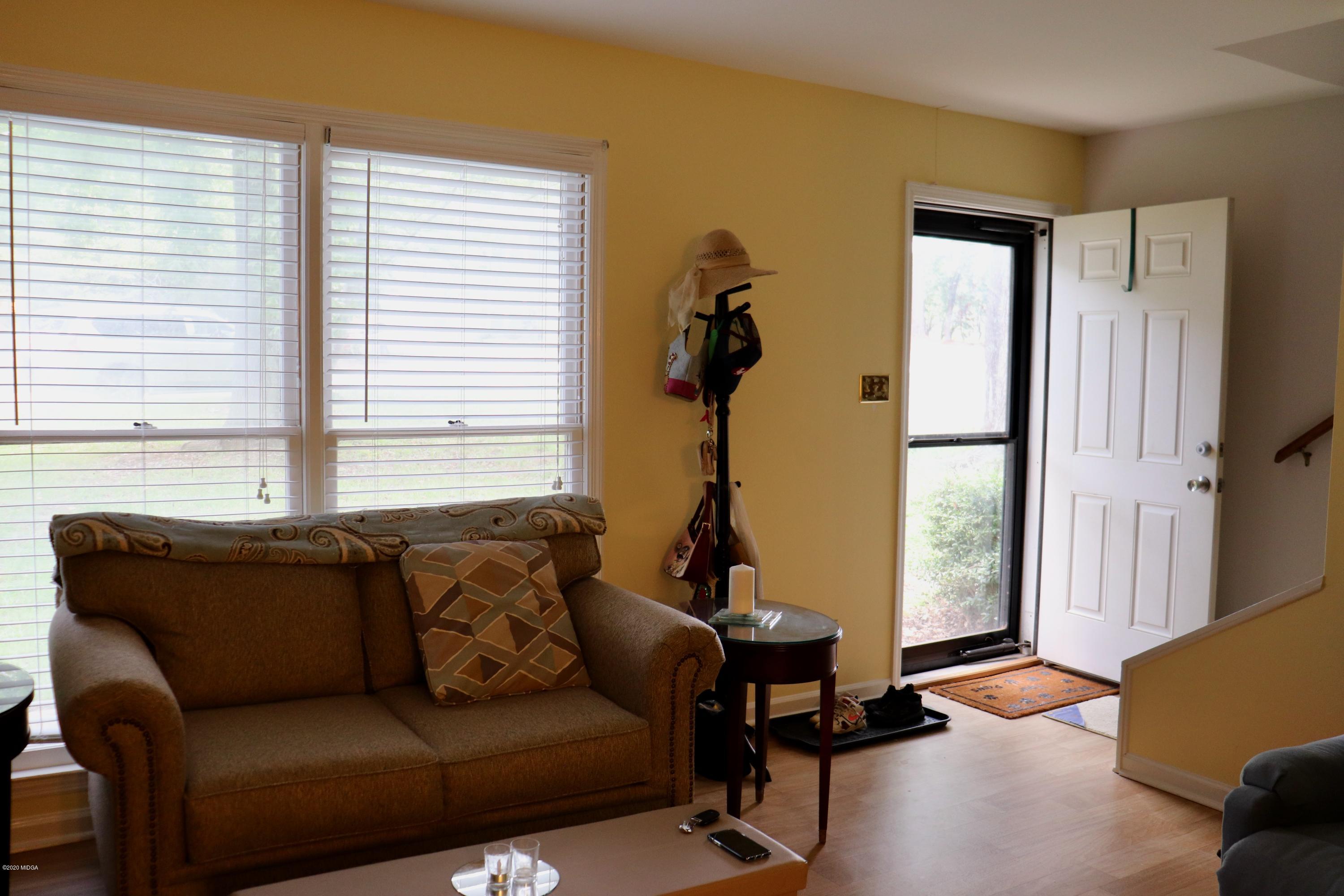 135 Springdale Court Macon, GA 31210 - Photo 3 of 16 3-greatroom 2