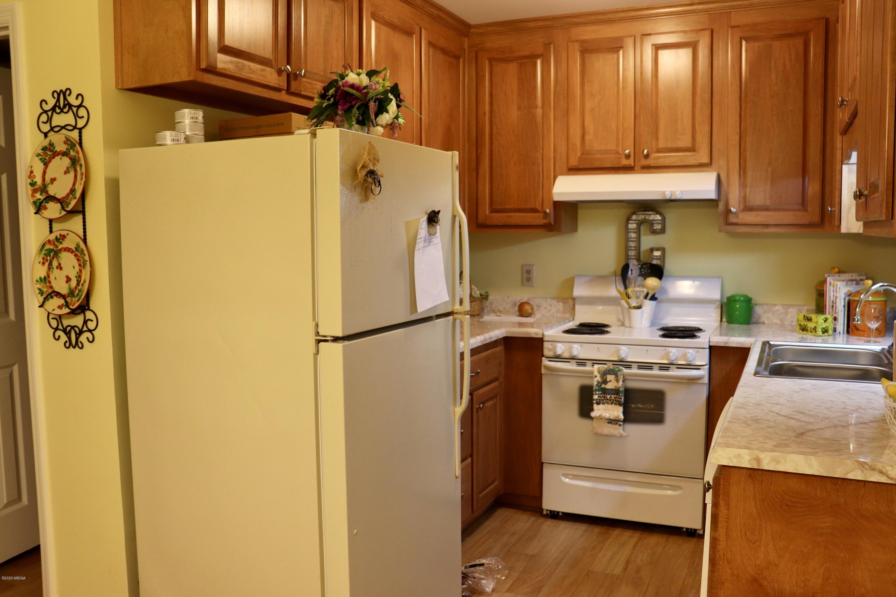 135 Springdale Court Macon, GA 31210 - Photo 4 of 16 4-kitchen 1