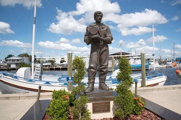 $900 | 318 East Tarpon Avenue, Unit 2, Tarpon Springs, FL 34689