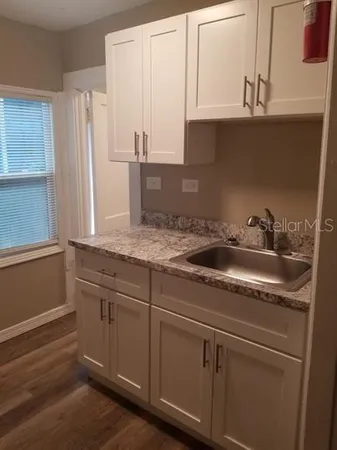 $900 | 318 East Tarpon Avenue, Unit 2, Tarpon Springs, FL 34689