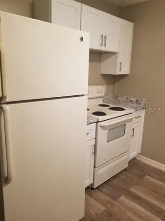 $900 | 318 East Tarpon Avenue, Unit 2, Tarpon Springs, FL 34689