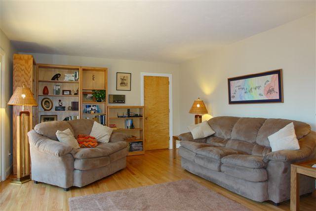 5212 Falcon Ridge Road Roanoke, VA 24018 - Photo 10 of 10 a living room with furniture and a couch