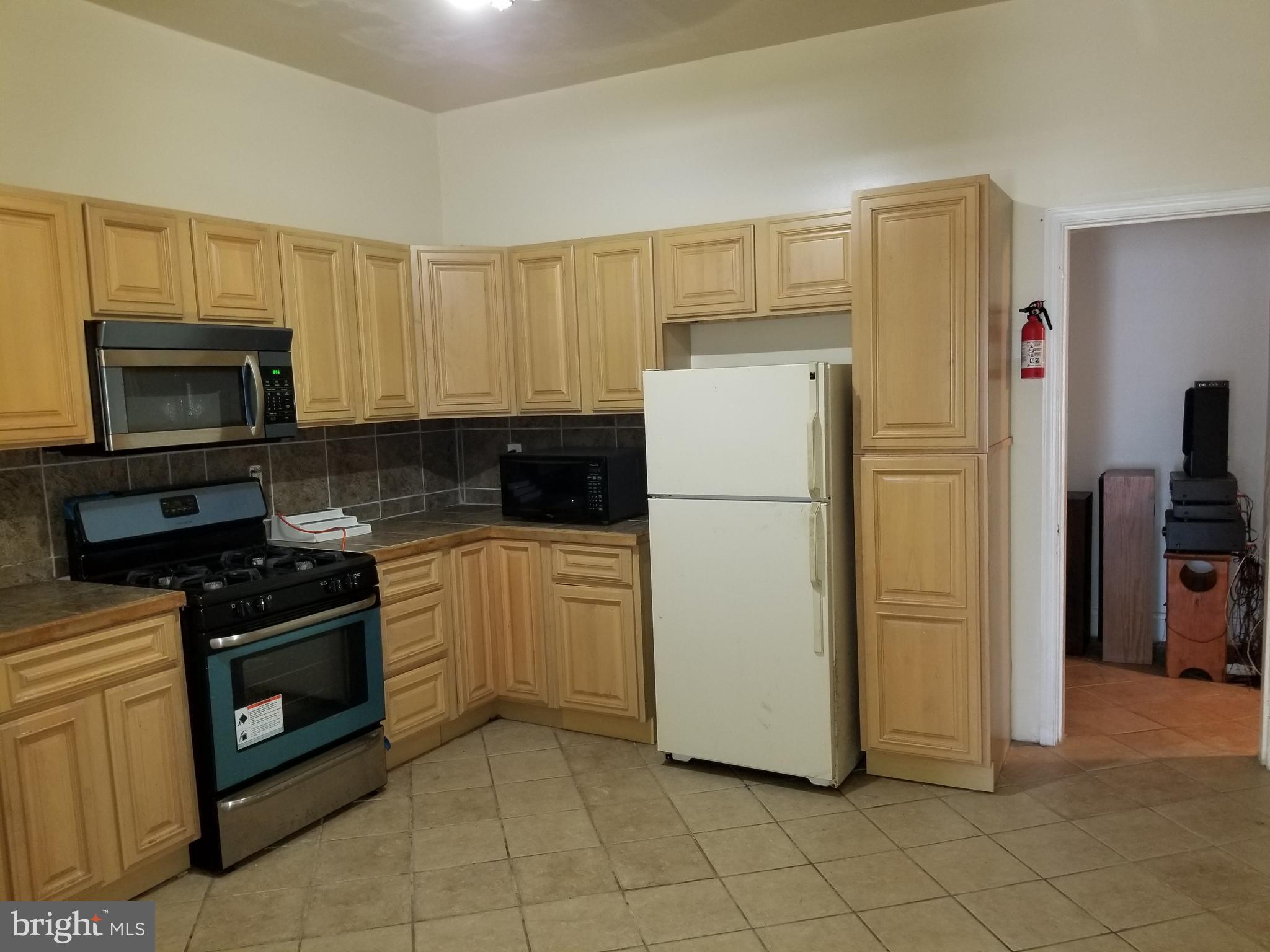 3411 Fairview Avenue Baltimore, MD 21216 - Photo 12 of 75