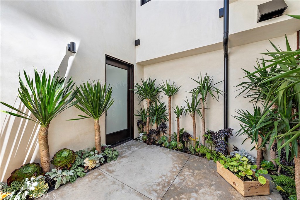 604 1/2 Acacia Avenue Corona del Mar, CA 92625 - Photo 3 of 16