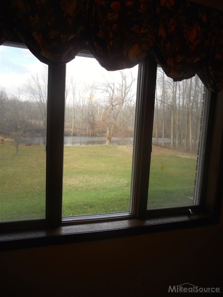 208 North Baldwin Road Clarkston, MI 48348 - Photo 9 of 31