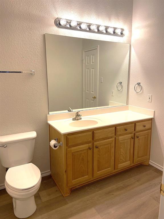 27101 Meadowmore Court Whitney, TX 76692 - Photo 21 of 32 Guest bathroom.